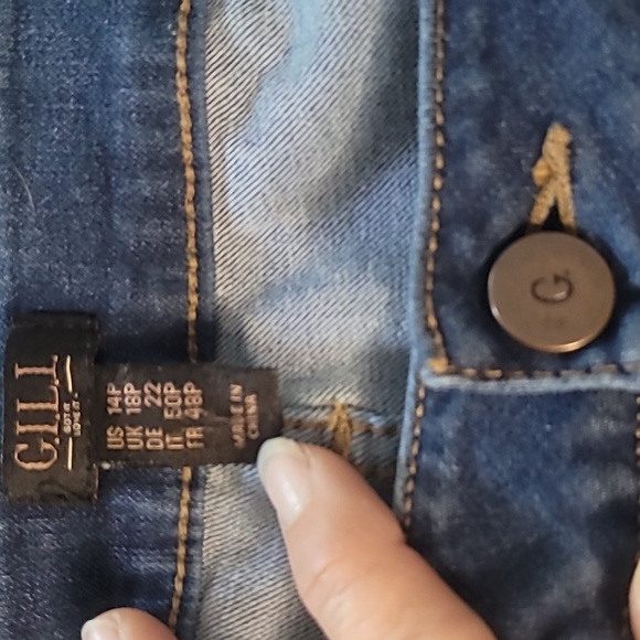 G.I.L.I. flared Leg jeans - 14 petite - Picture 3 of 4